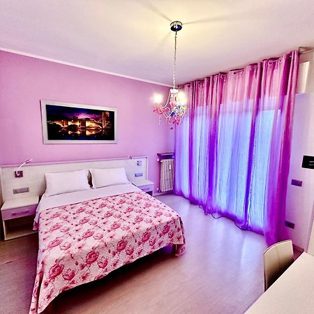 Ai Giardini Rooms -Vicino Ospedale Borgo Trento E Centro Storico Verona Luaran gambar