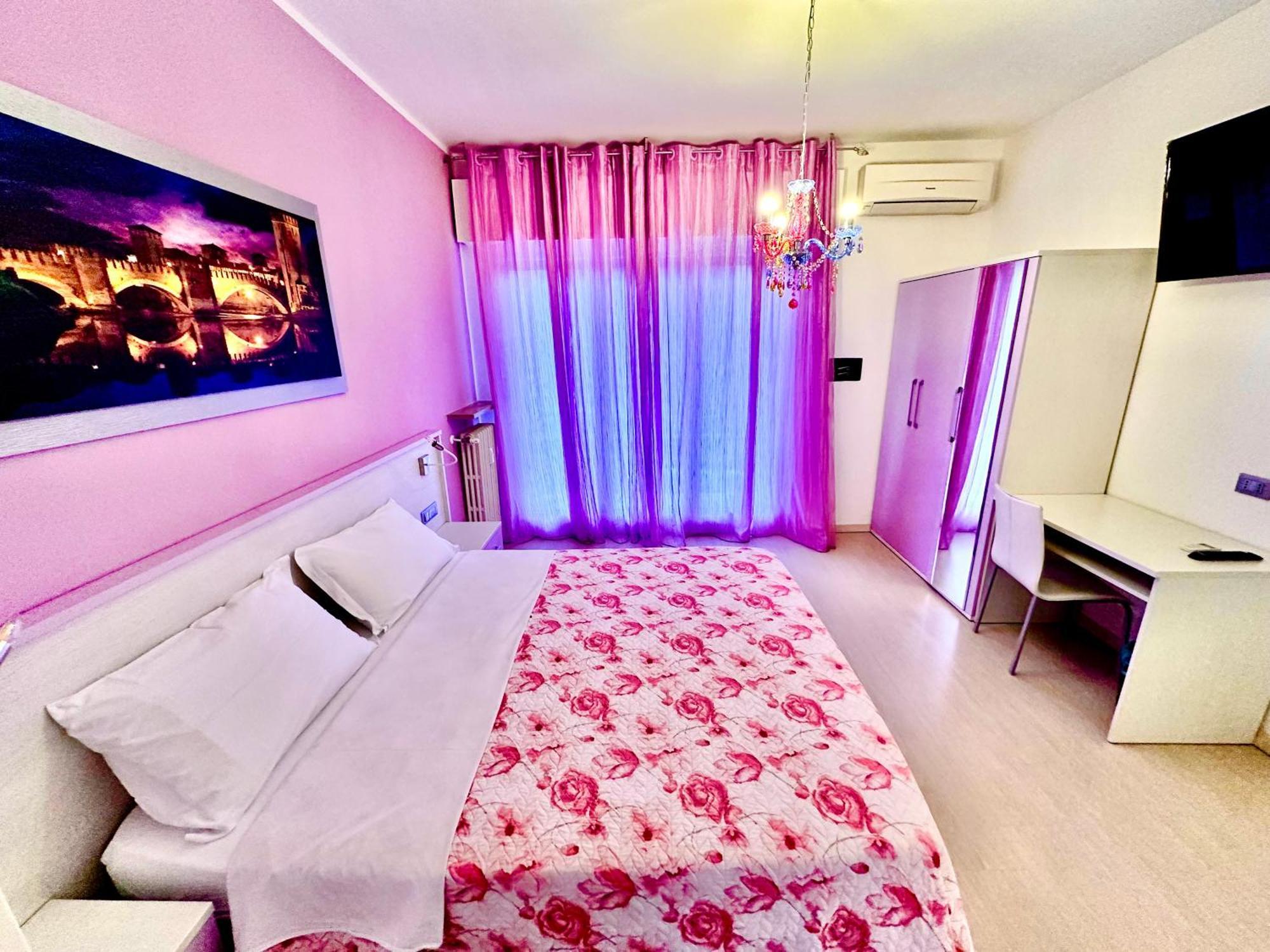 Ai Giardini Rooms -Vicino Ospedale Borgo Trento E Centro Storico Verona Luaran gambar