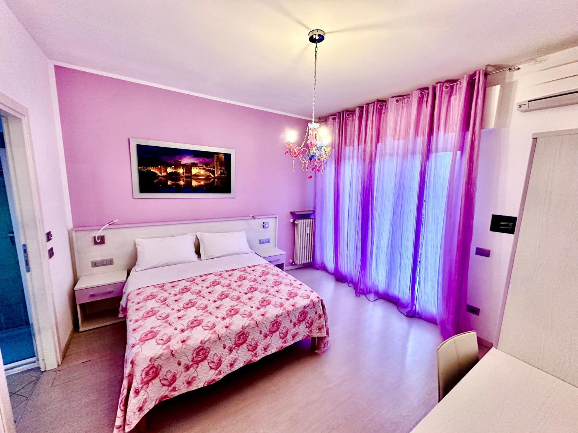 Ai Giardini Rooms -Vicino Ospedale Borgo Trento E Centro Storico Verona Luaran gambar