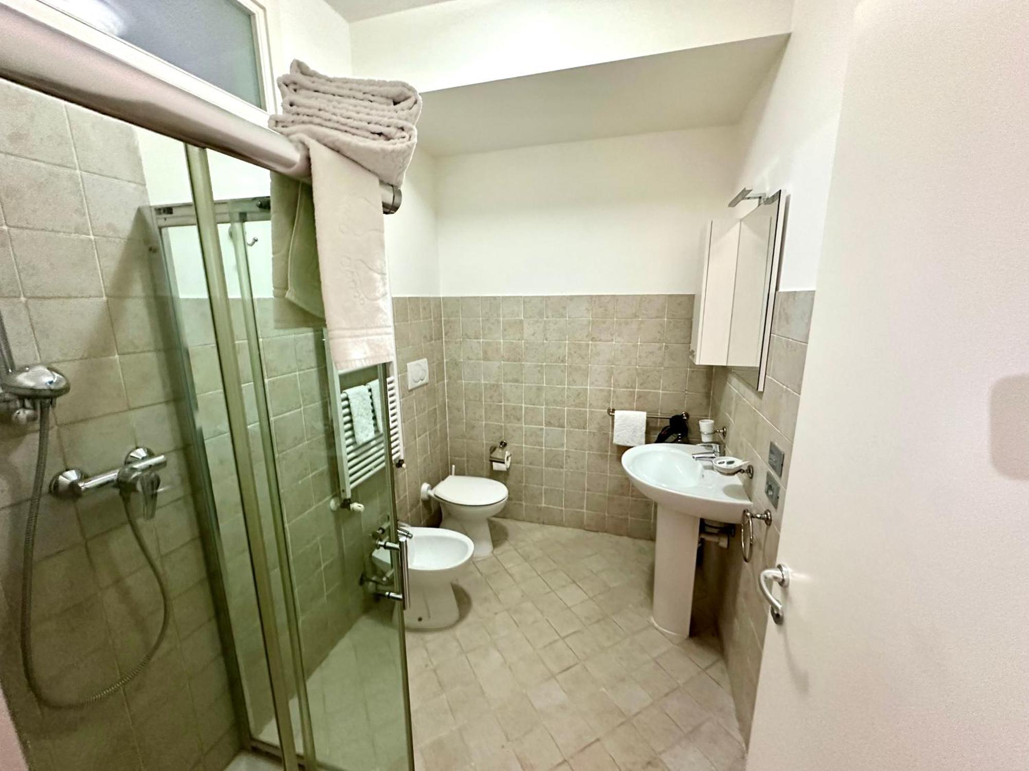 Ai Giardini Rooms -Vicino Ospedale Borgo Trento E Centro Storico Verona Luaran gambar