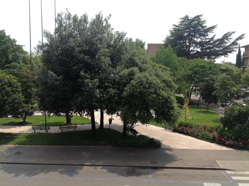 Ai Giardini Rooms -Vicino Ospedale Borgo Trento E Centro Storico Verona Luaran gambar