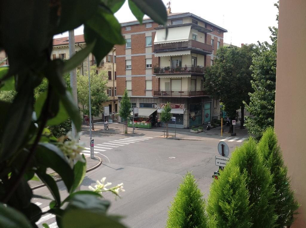 Ai Giardini Rooms -Vicino Ospedale Borgo Trento E Centro Storico Verona Luaran gambar