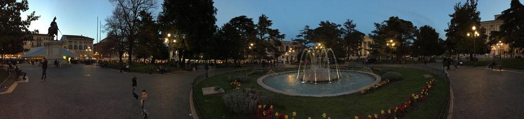 Ai Giardini Rooms -Vicino Ospedale Borgo Trento E Centro Storico Verona Luaran gambar